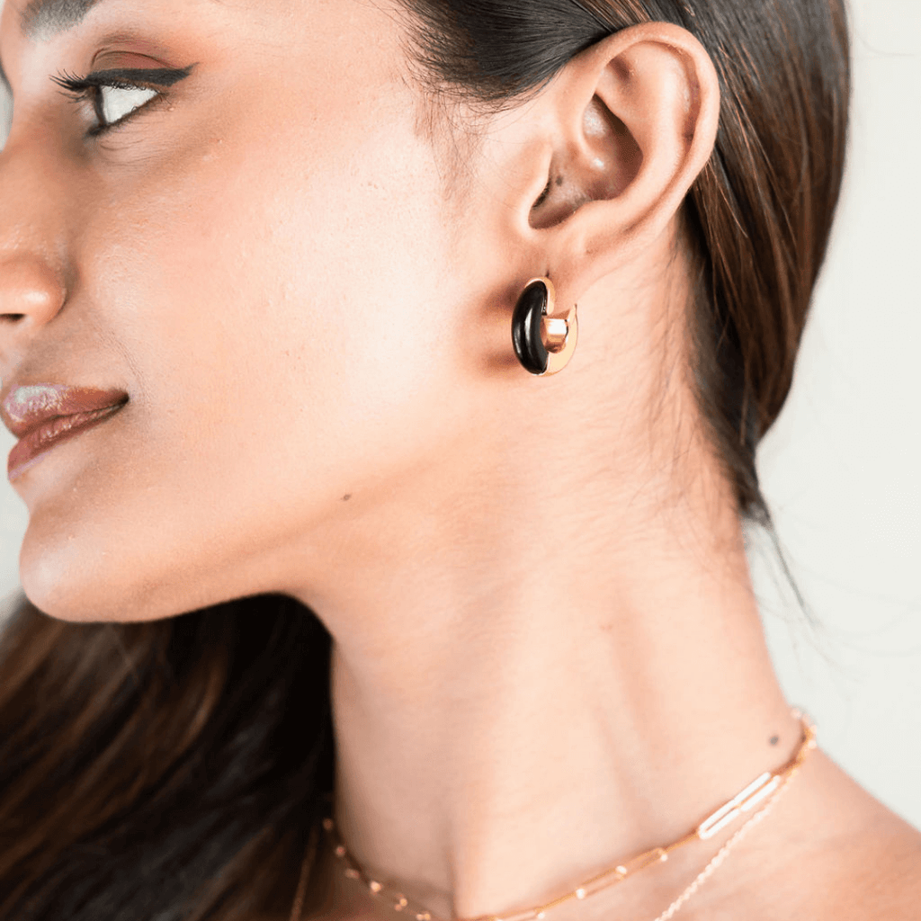 Contrasting metal hoops