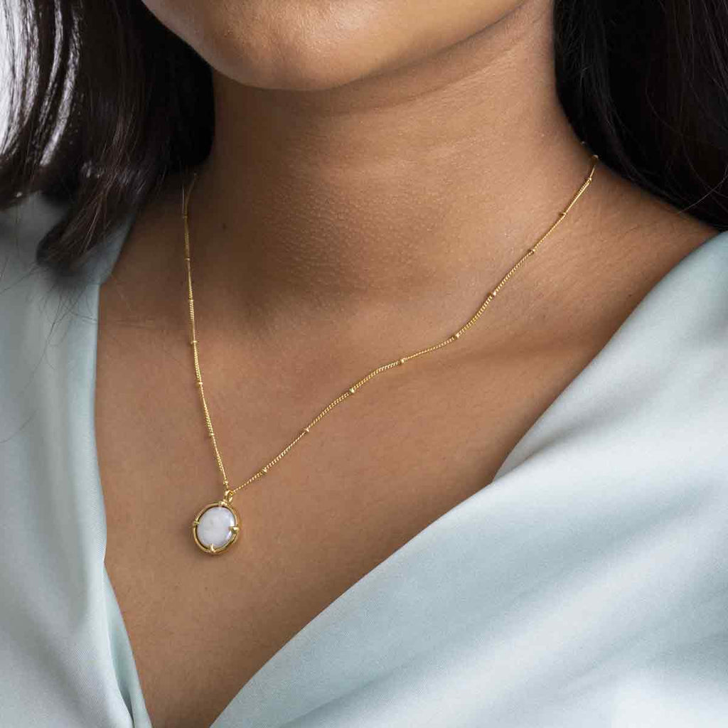 A beautiful piece for the stylish girl in you 